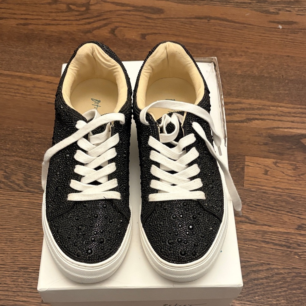Betsey Johnson Sidny Sneaker Size 7.5